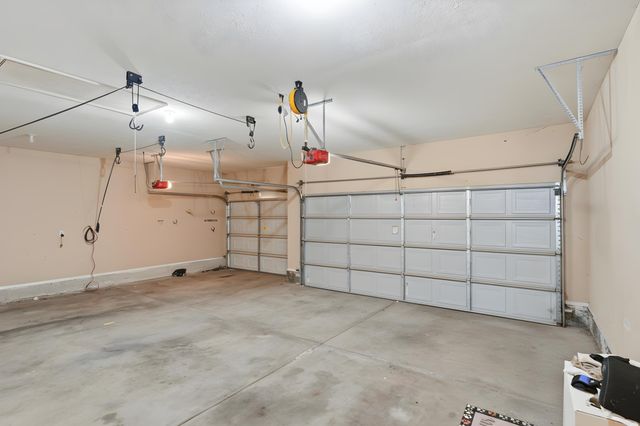 1069 S Red Cedar Avenue, Springfield, MO 65802