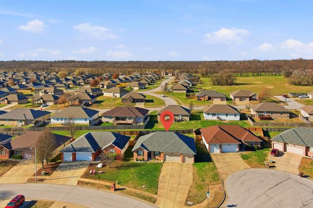 1069 S Red Cedar Avenue, Springfield, MO 65802