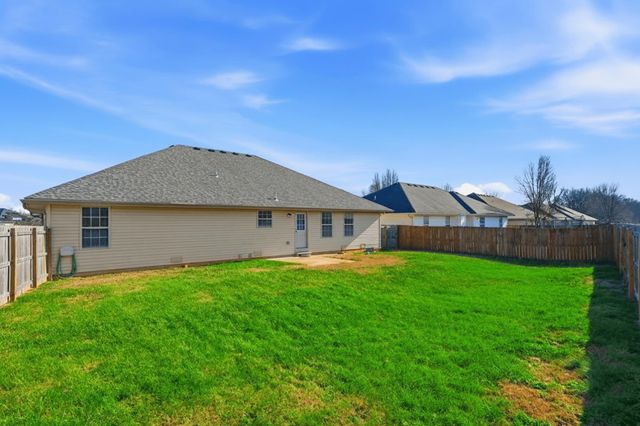 1069 S Red Cedar Avenue, Springfield, MO 65802