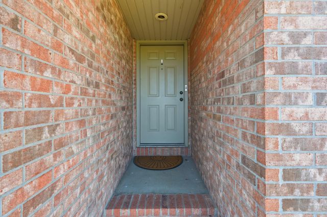 1069 S Red Cedar Avenue, Springfield, MO 65802