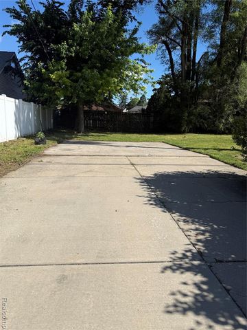 16705 Plainview Avenue, Detroit, MI 48219