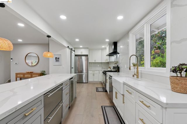 4725 Scotia Ave, Oakland, CA 94605