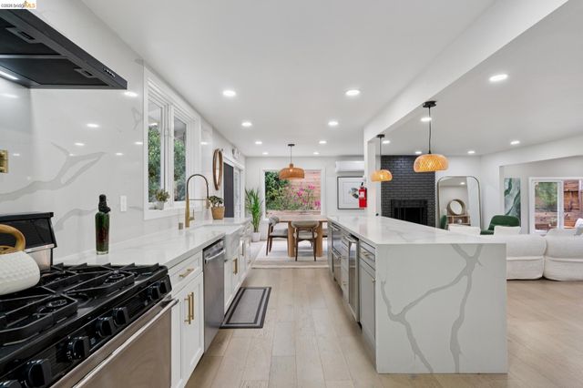 4725 Scotia Ave, Oakland, CA 94605