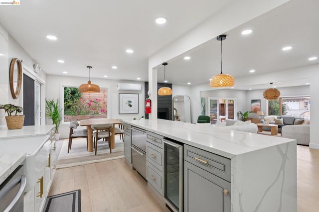4725 Scotia Ave, Oakland, CA 94605