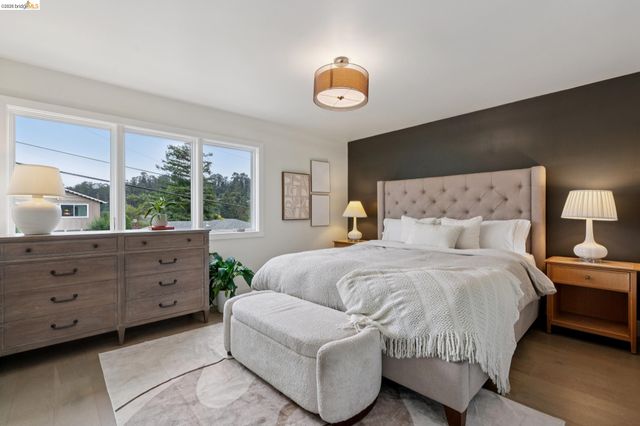 4725 Scotia Ave, Oakland, CA 94605