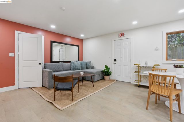4725 Scotia Ave, Oakland, CA 94605
