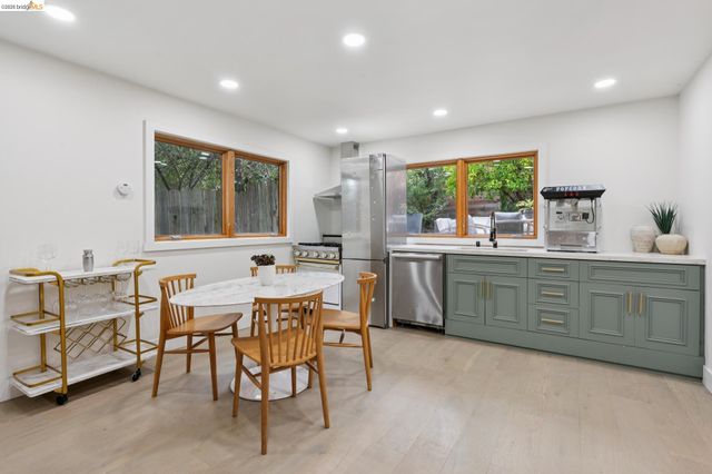 4725 Scotia Ave, Oakland, CA 94605