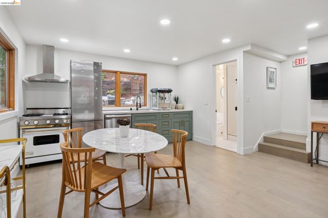 4725 Scotia Ave, Oakland, CA 94605