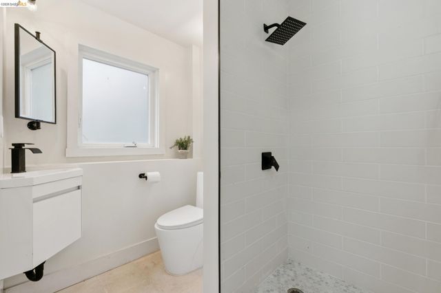 4725 Scotia Ave, Oakland, CA 94605