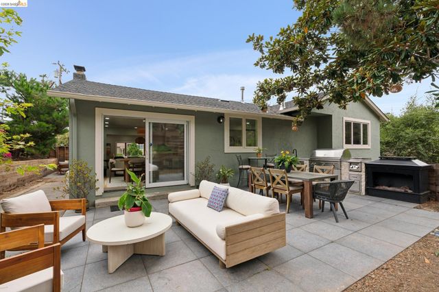 4725 Scotia Ave, Oakland, CA 94605