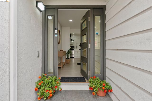 4725 Scotia Ave, Oakland, CA 94605