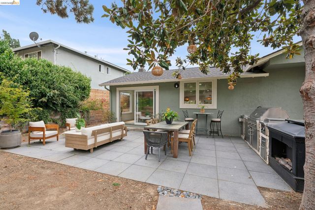 4725 Scotia Ave, Oakland, CA 94605