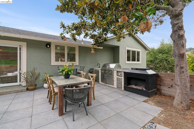 4725 Scotia Ave, Oakland, CA 94605