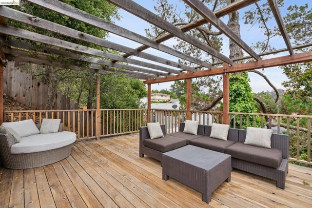4725 Scotia Ave, Oakland, CA 94605