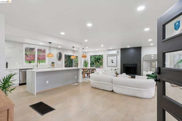 4725 Scotia Ave, Oakland, CA 94605