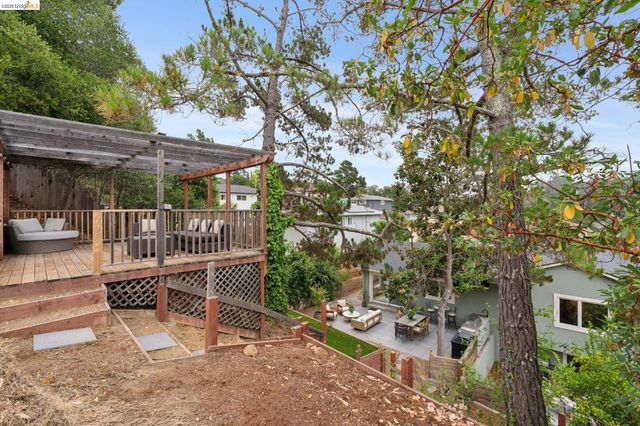 4725 Scotia Ave, Oakland, CA 94605