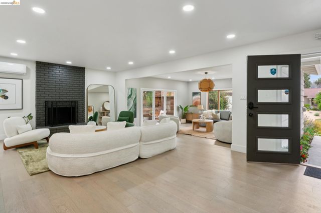 4725 Scotia Ave, Oakland, CA 94605