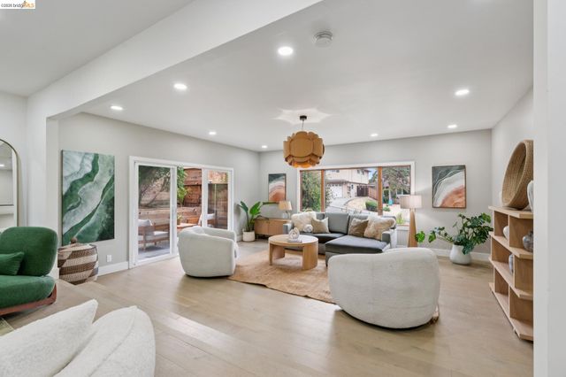 4725 Scotia Ave, Oakland, CA 94605