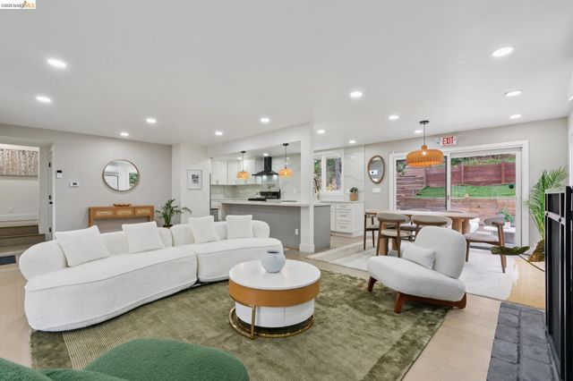 4725 Scotia Ave, Oakland, CA 94605