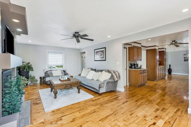 9181 Sunderland Way, West Chester, OH 45069