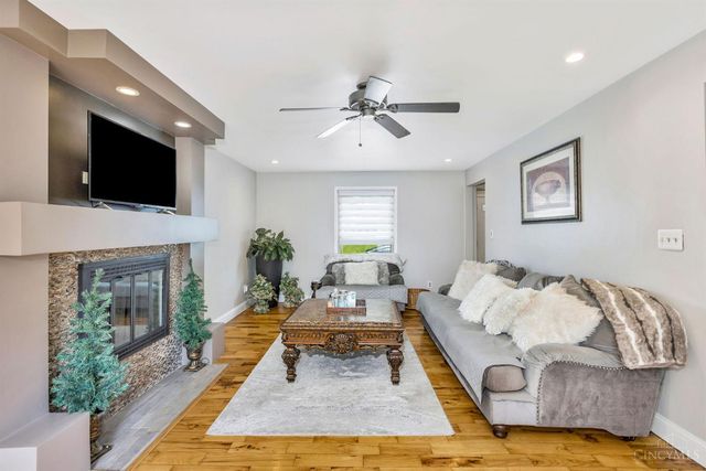 9181 Sunderland Way, West Chester, OH 45069
