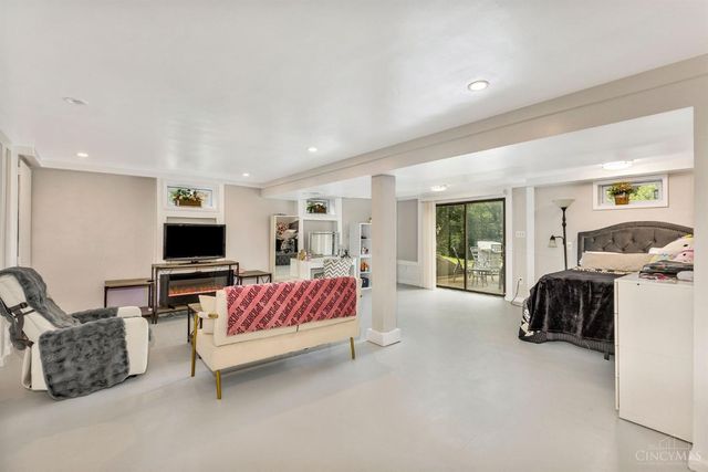 9181 Sunderland Way, West Chester, OH 45069