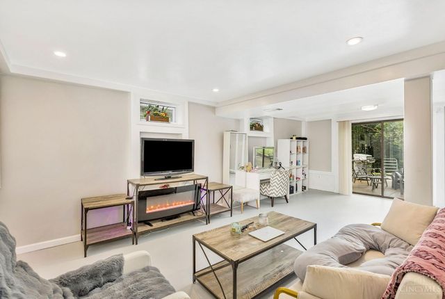 9181 Sunderland Way, West Chester, OH 45069