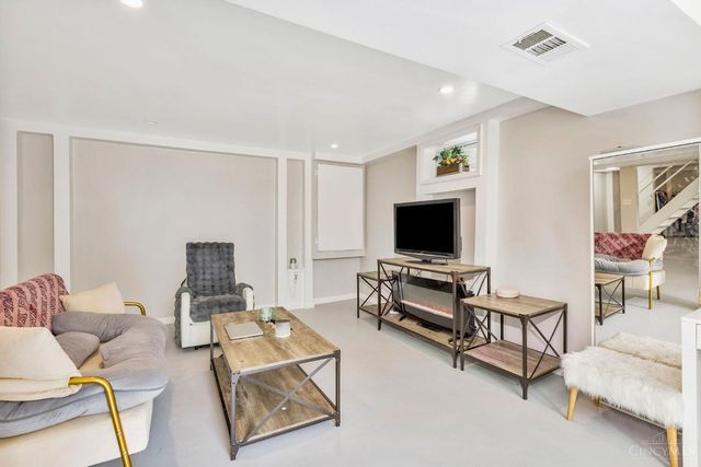 9181 Sunderland Way, West Chester, OH 45069