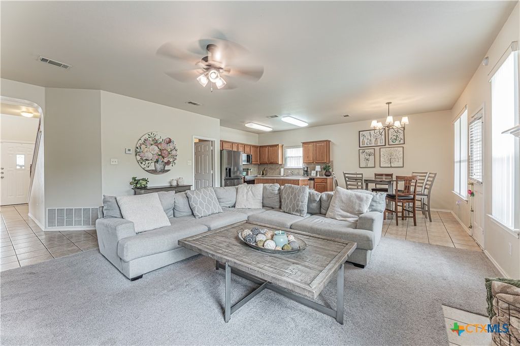 Image 11 of property listing at 5711 Chuckwagon Circle, Killeen, TX 76542