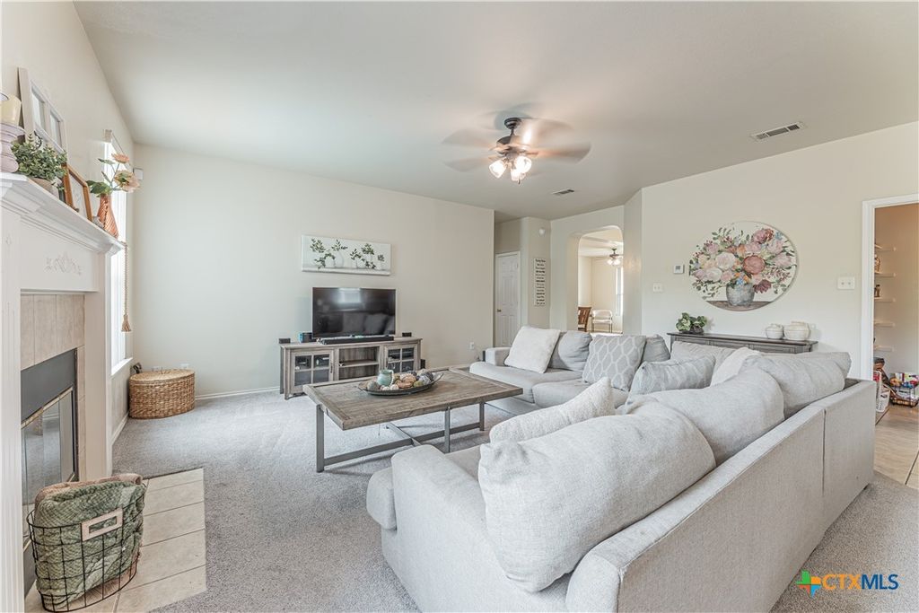 Image 12 of property listing at 5711 Chuckwagon Circle, Killeen, TX 76542