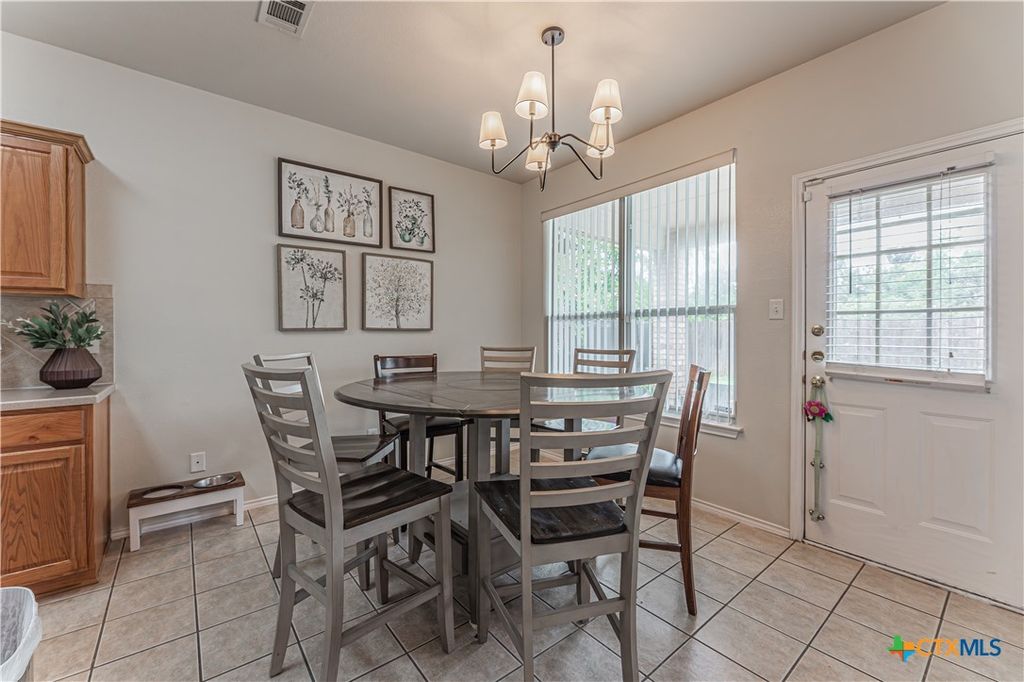 Image 15 of property listing at 5711 Chuckwagon Circle, Killeen, TX 76542