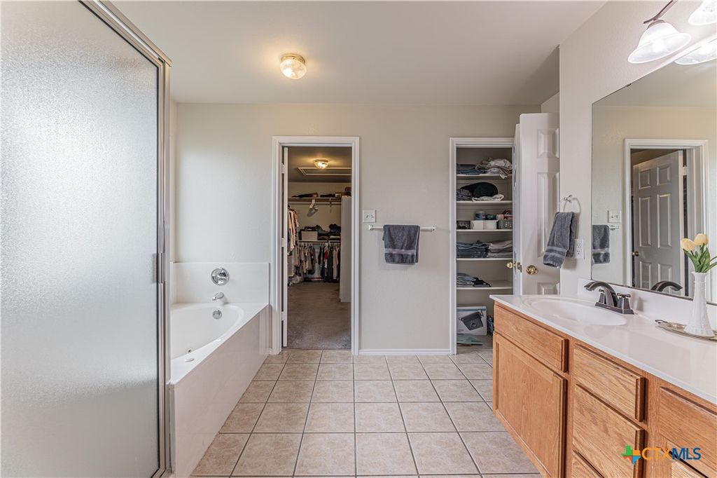 Image 30 of property listing at 5711 Chuckwagon Circle, Killeen, TX 76542