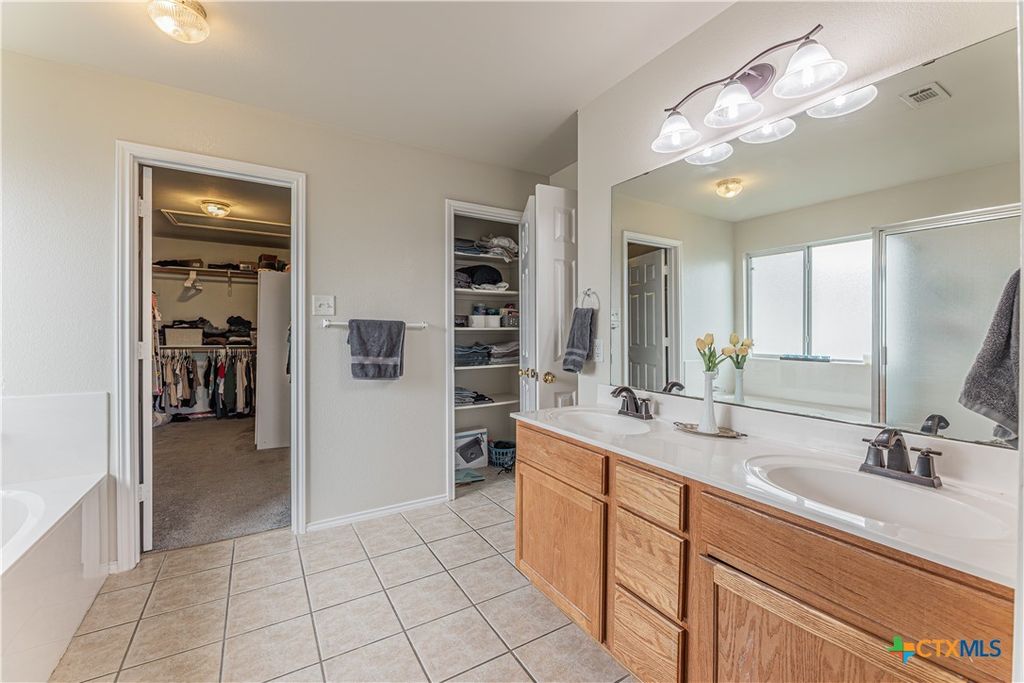 Image 31 of property listing at 5711 Chuckwagon Circle, Killeen, TX 76542