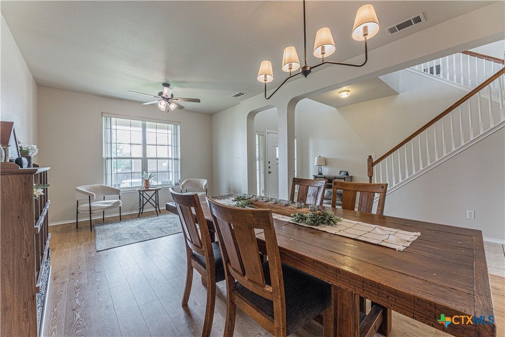 Image 6 of property listing at 5711 Chuckwagon Circle, Killeen, TX 76542