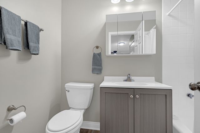 8856 N Northshore Drive 2C, Des Plaines, IL 60016