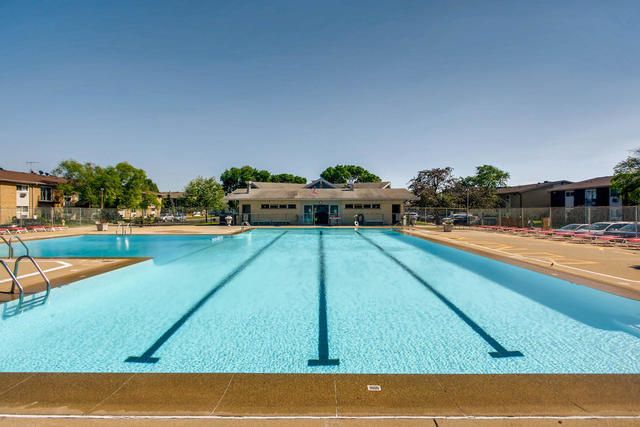 8856 N Northshore Drive 2C, Des Plaines, IL 60016