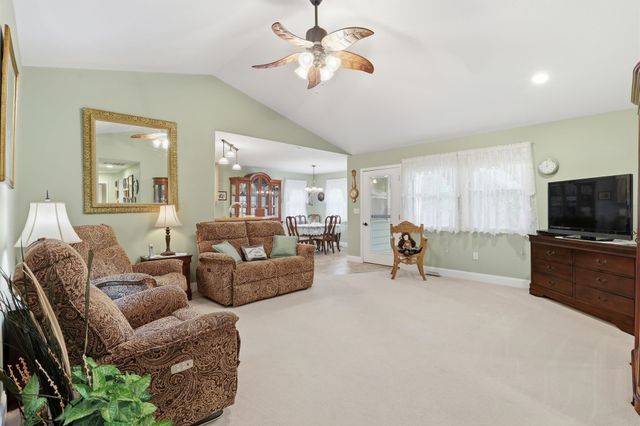 607 N Country Club Dr, Deer Park, WA 99006