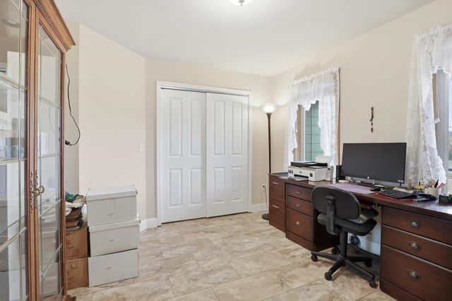 607 N Country Club Dr, Deer Park, WA 99006