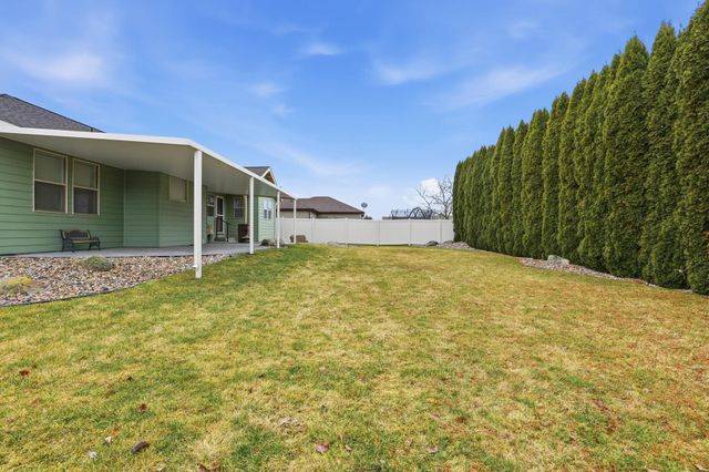 607 N Country Club Dr, Deer Park, WA 99006