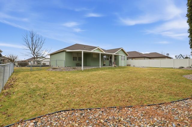 607 N Country Club Dr, Deer Park, WA 99006