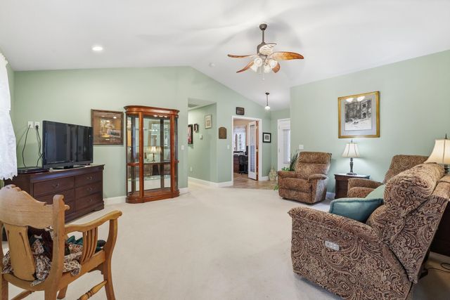 607 N Country Club Dr, Deer Park, WA 99006