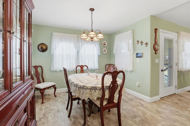 607 N Country Club Dr, Deer Park, WA 99006