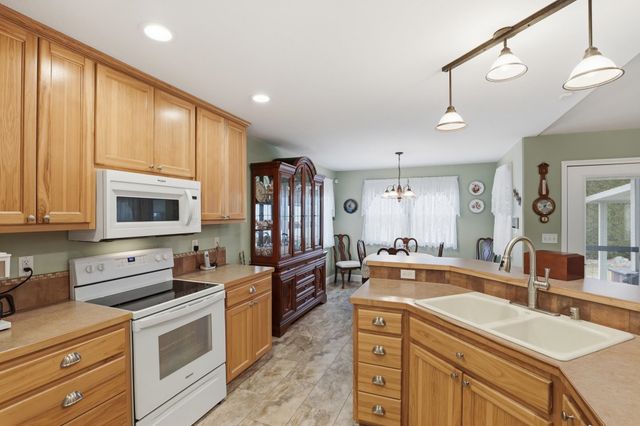 607 N Country Club Dr, Deer Park, WA 99006