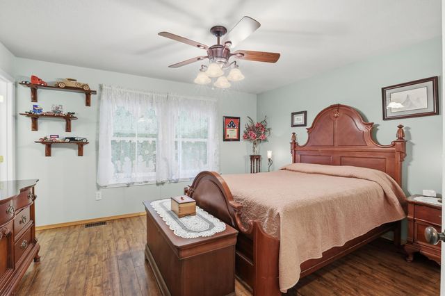 607 N Country Club Dr, Deer Park, WA 99006