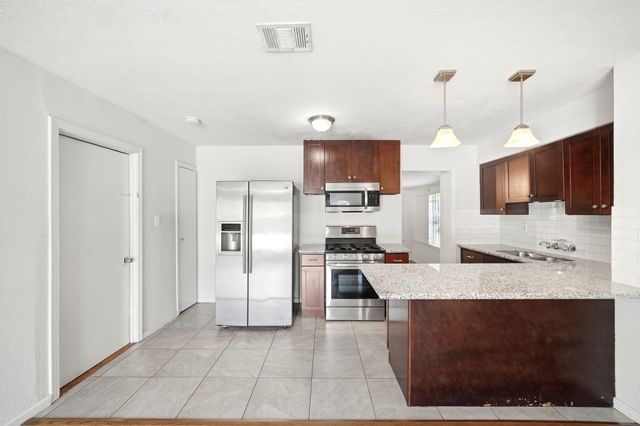 807 E 43rd Street, Houston, TX 77022