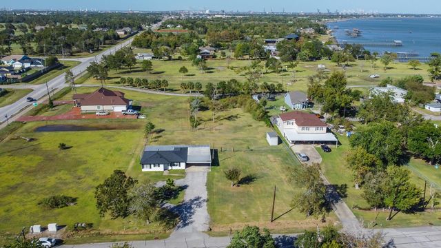 306 Oakhurst Street, La Porte, TX 77571