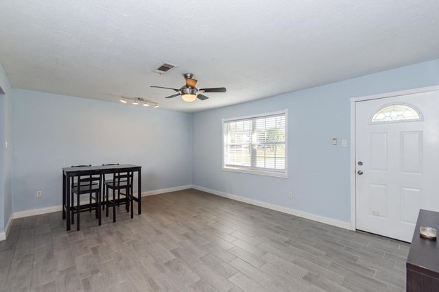 306 Oakhurst Street, La Porte, TX 77571