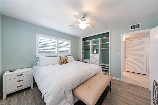 209 8th AVE S 209B, Naples, FL 34102