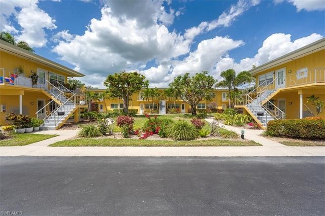 209 8th AVE S 209B, Naples, FL 34102