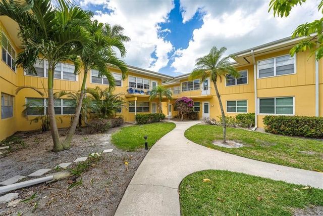 209 8th AVE S 209B, Naples, FL 34102
